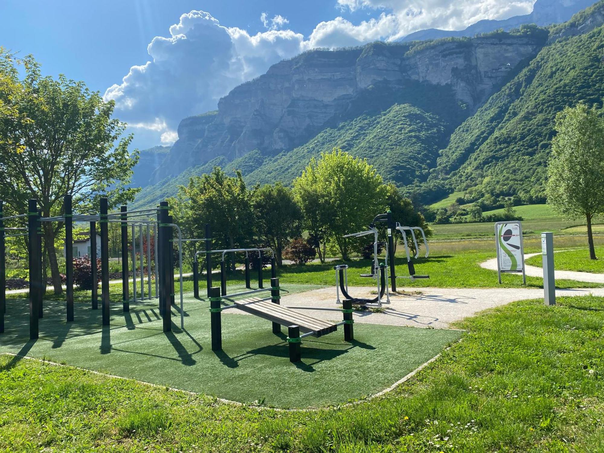 Maison De Village Au Pied De La Montagne Lumbin Экстерьер фото