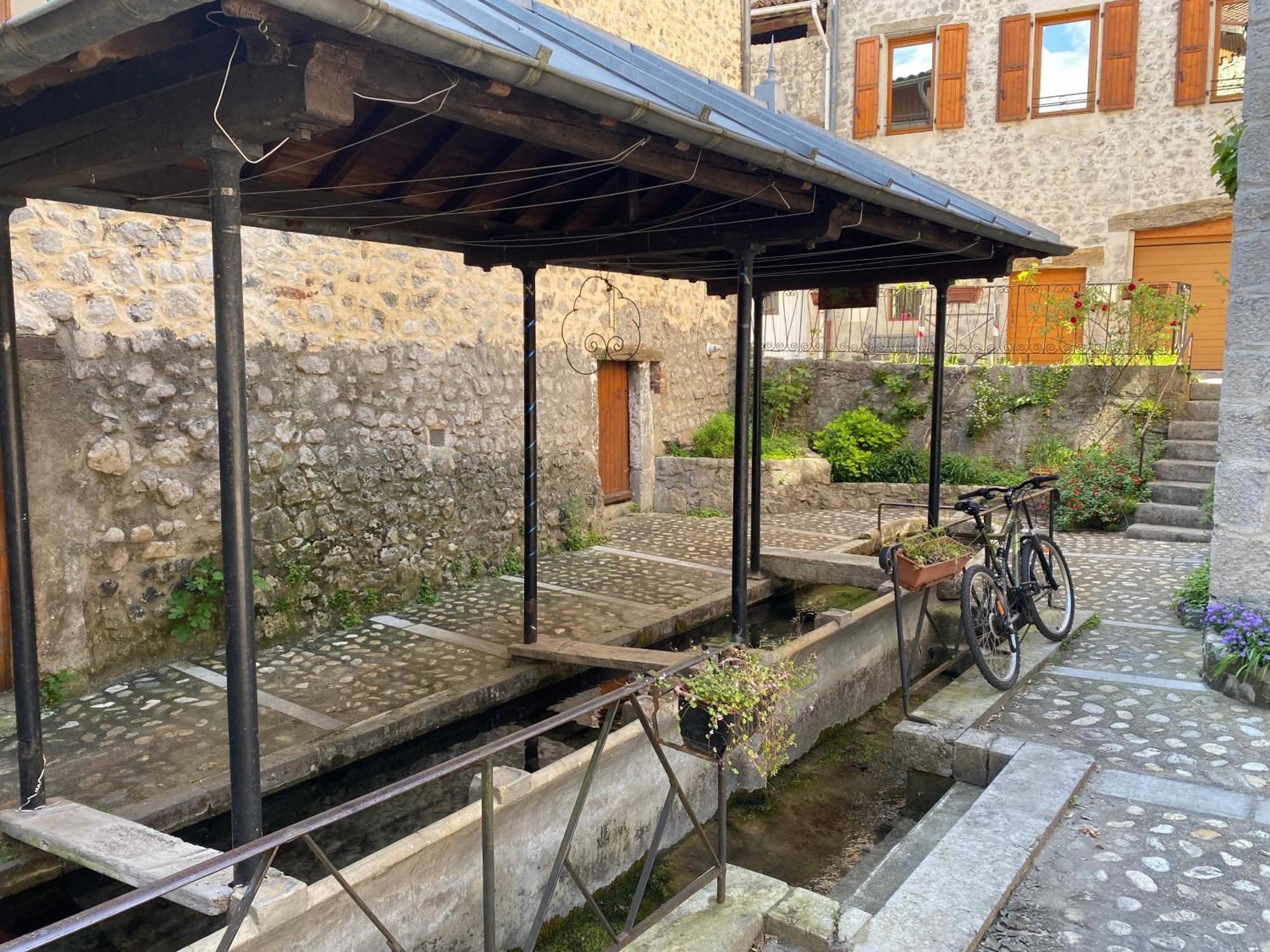 Maison De Village Au Pied De La Montagne Lumbin Экстерьер фото